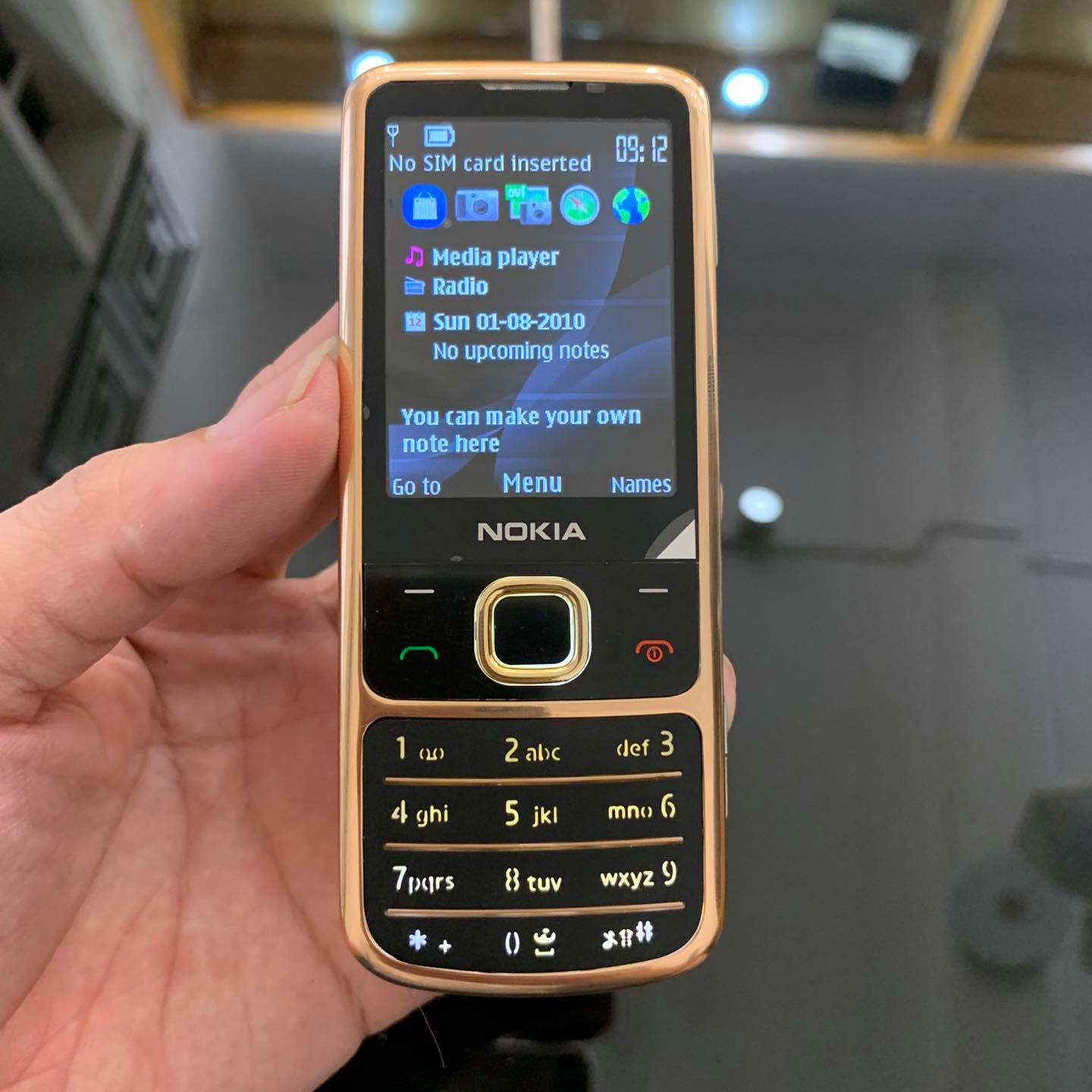 nokia 6700 vang hong