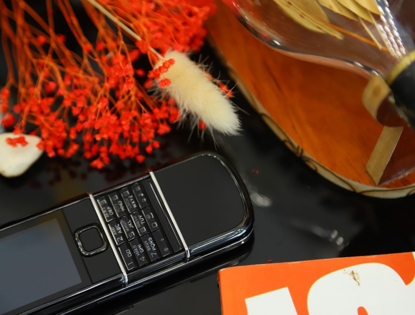 Ra mắt Nokia 8800 Vàng Hồng Da Đen Đính Rồng