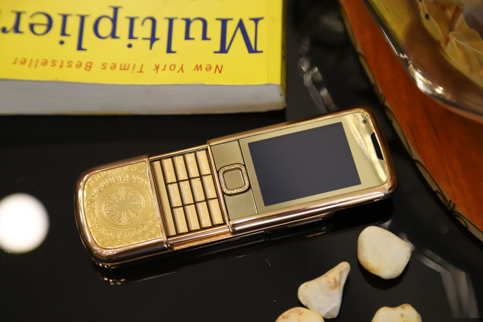 Nokia-8800-rose-gold-kham-trong-dong-18,5-2 Nokia-8800-rose-gold-kham-trong-dong-18,5-2