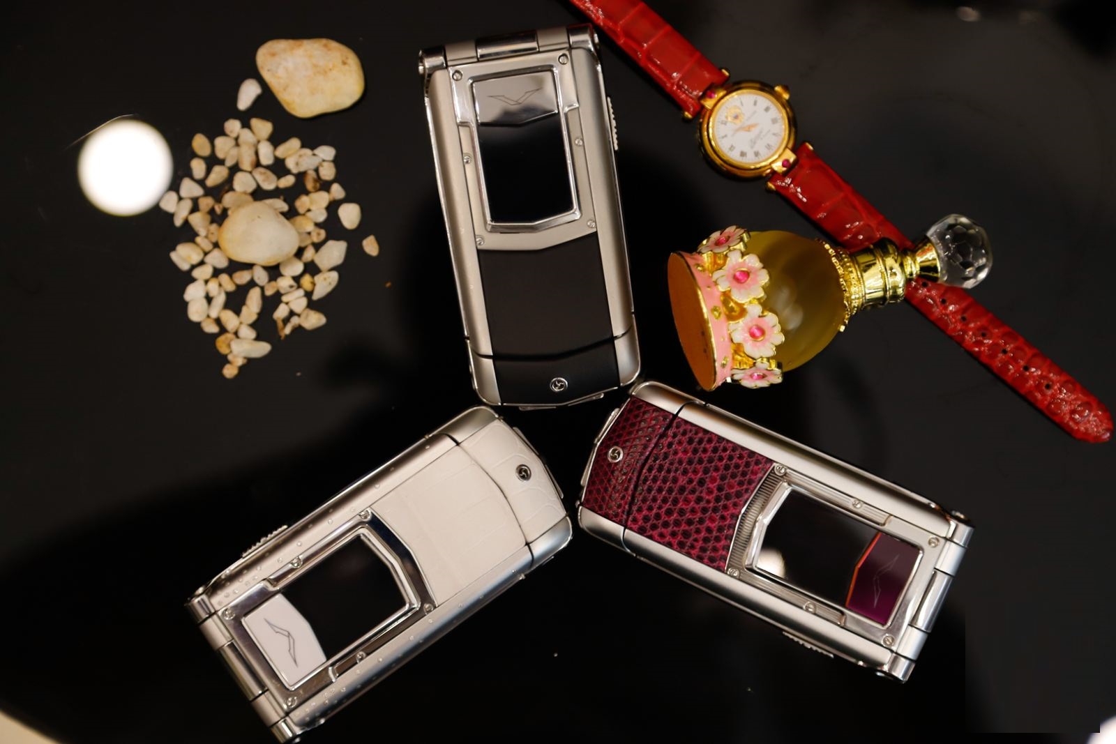 Vertu Constellation Ayxta Pure White kim cuong (1) (1) Vertu Constellation Ayxta Pure White kim cuong (1) (1)