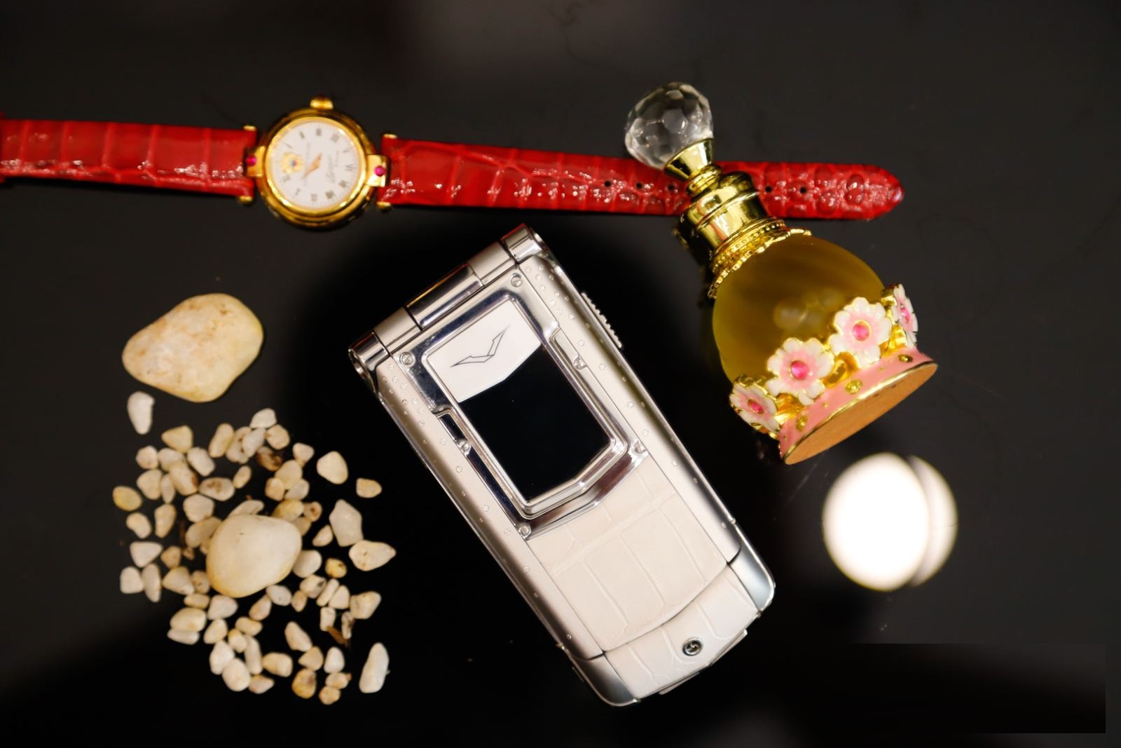 Vertu Constellation Ayxta Pure White kim cuong (2) Vertu Constellation Ayxta Pure White kim cuong (2)