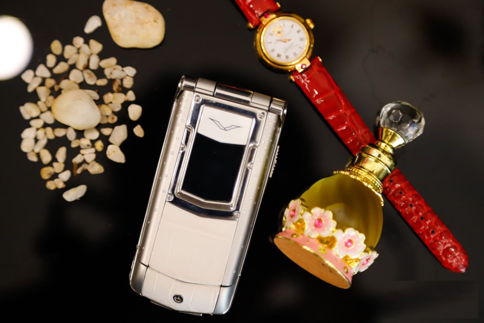 Vertu Constellation Ayxta Pure White kim cuong (3) Vertu Constellation Ayxta Pure White kim cuong (3)