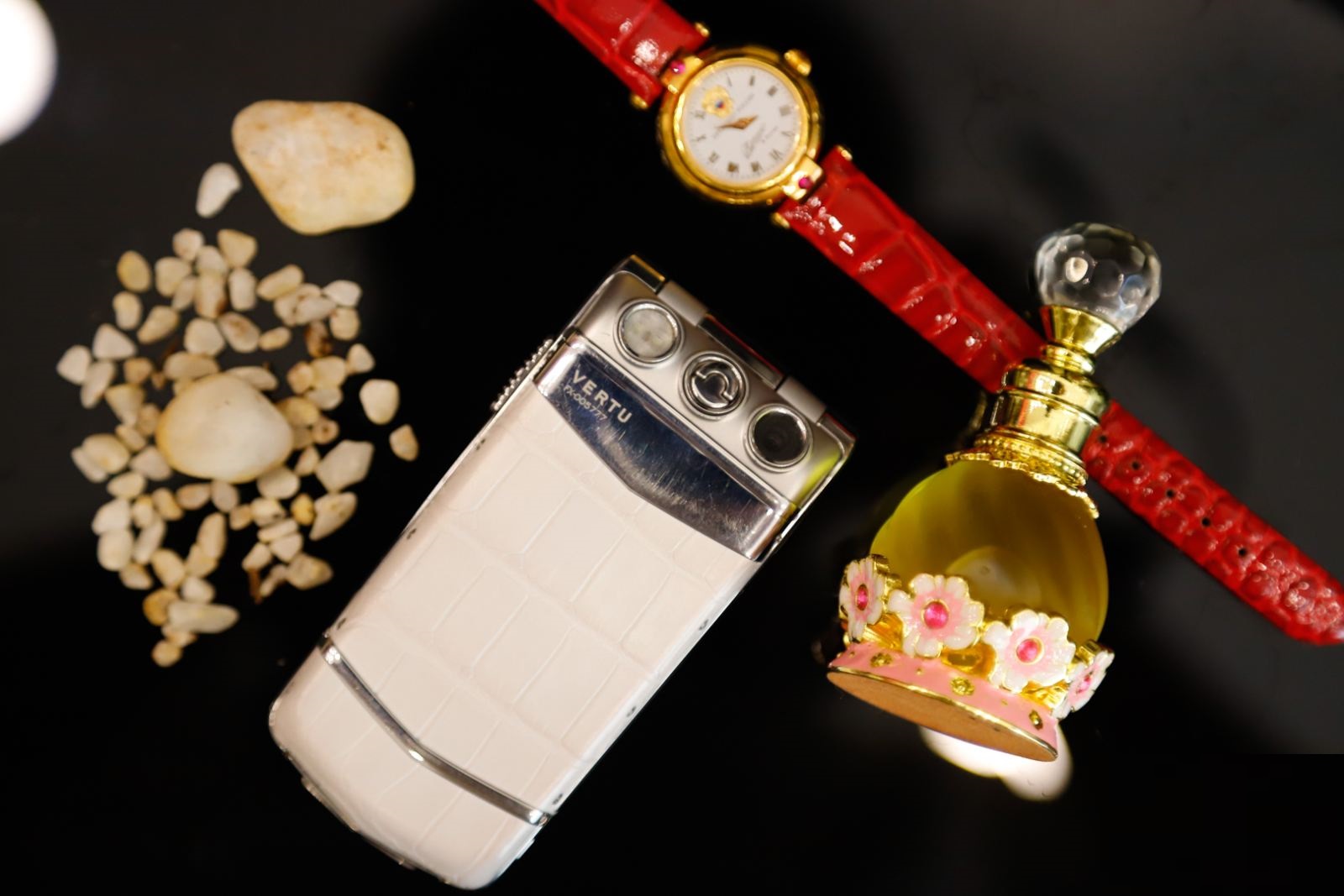 Vertu Constellation Ayxta Pure White kim cuong (4) Vertu Constellation Ayxta Pure White kim cuong (4)