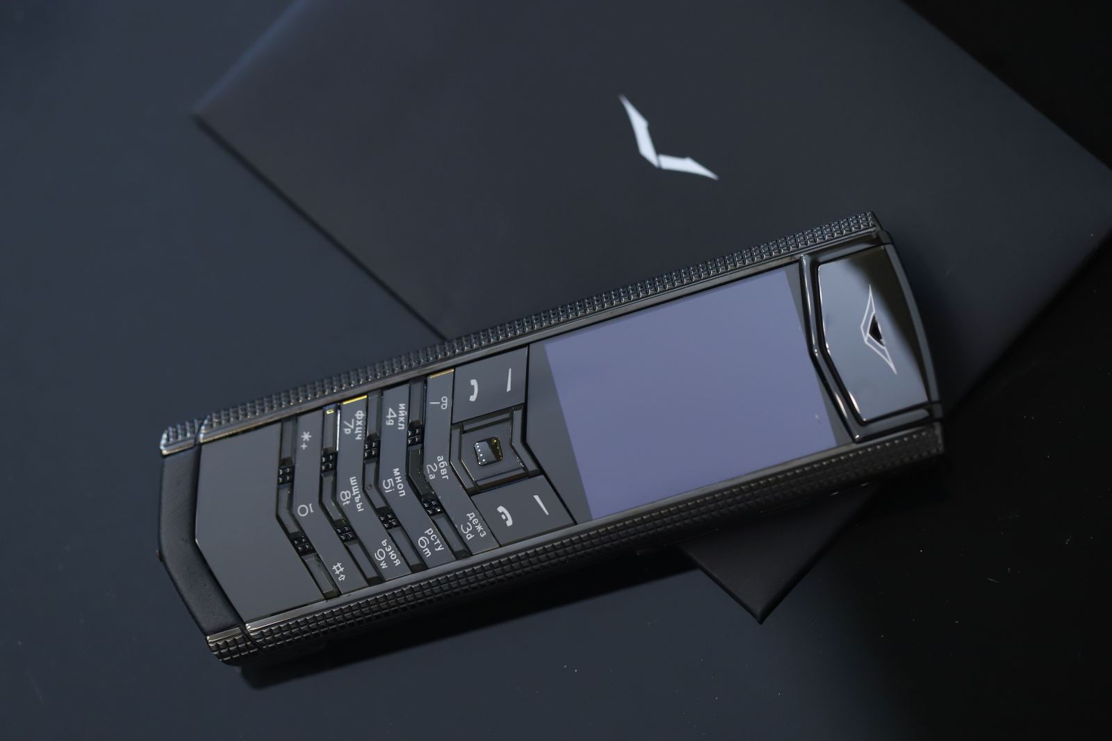 Vertu Signature S Clous De Paris Black 2 Vertu Signature S Clous De Paris Black 2