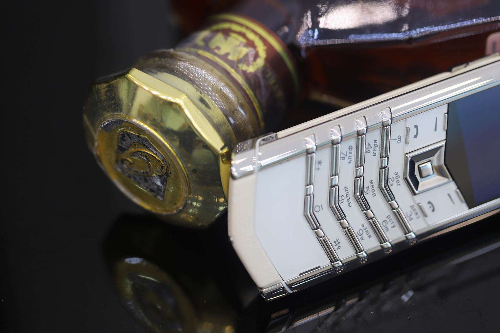 Vertu Signature S Pure White 7 Vertu Signature S Pure White 7