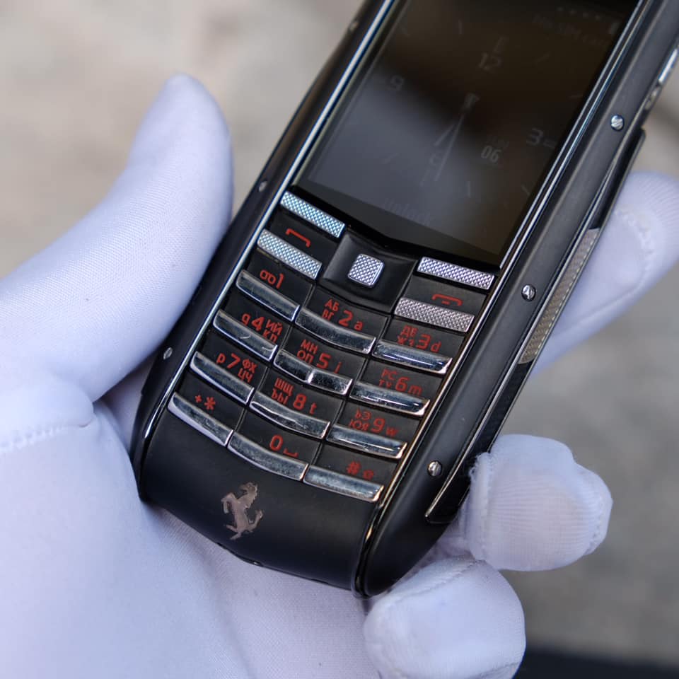 Vertu Ascent ti Ferrari (7) Vertu Ascent ti Ferrari (7)