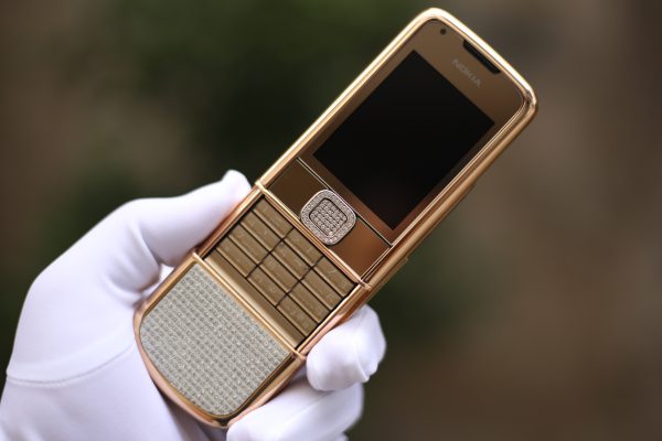 Nokia-8800-Rose-Gold-Diamond-3-600×400