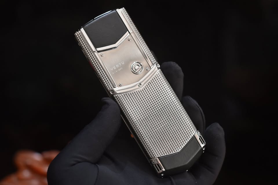 Vertu Signature S Clous de Paris 3