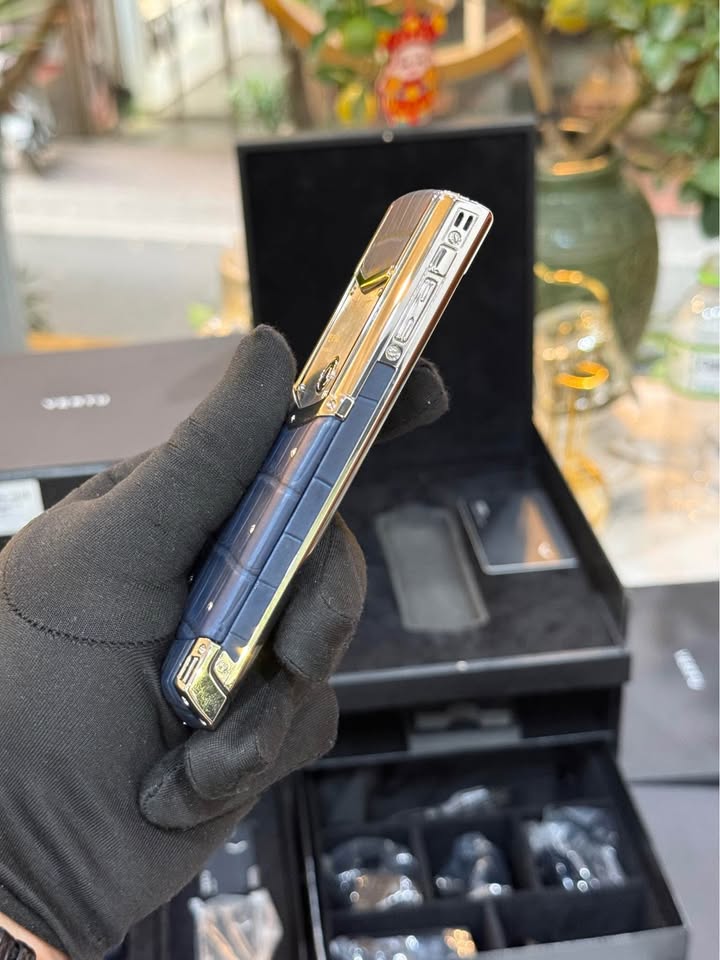 Vertu Signature S Navy Alligator 3