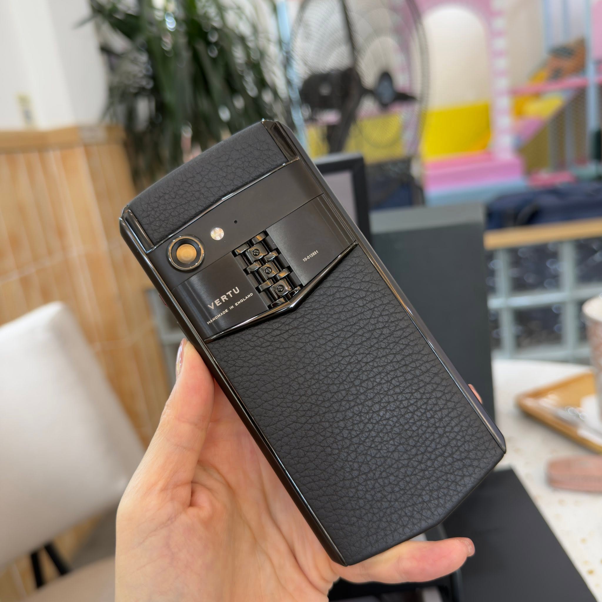 Điện thoại Vertu Aster P Black da bê đen