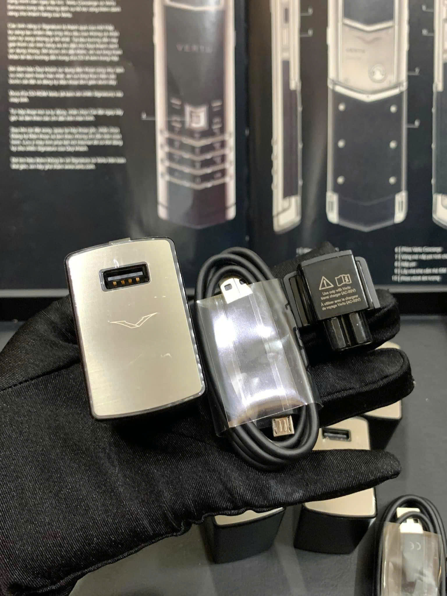 Bộ Sạc cáp điện thoại Vertu cao cấp