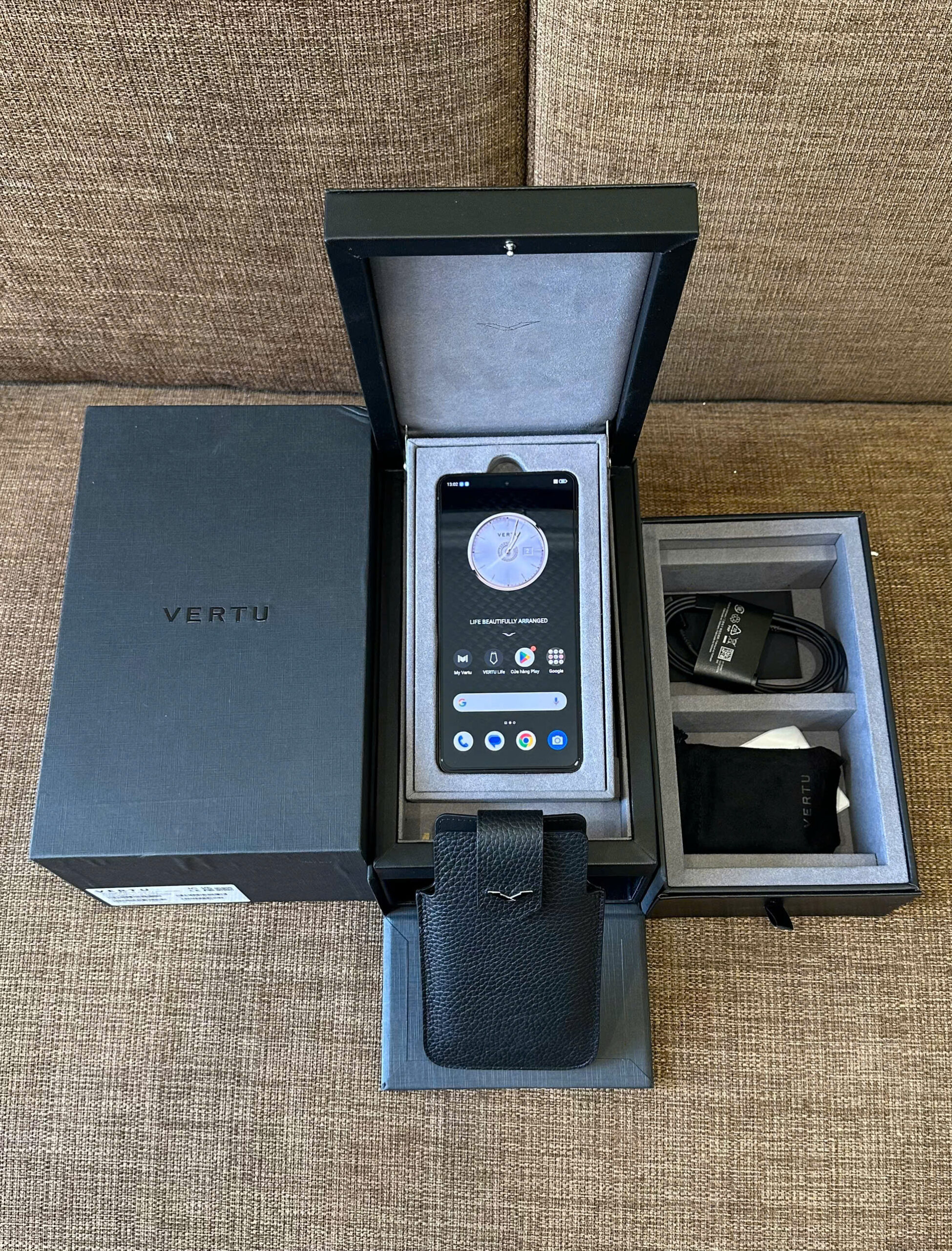Điện thoại METAVERTU 2 da cá sấu xanh 99% fullbox (2)