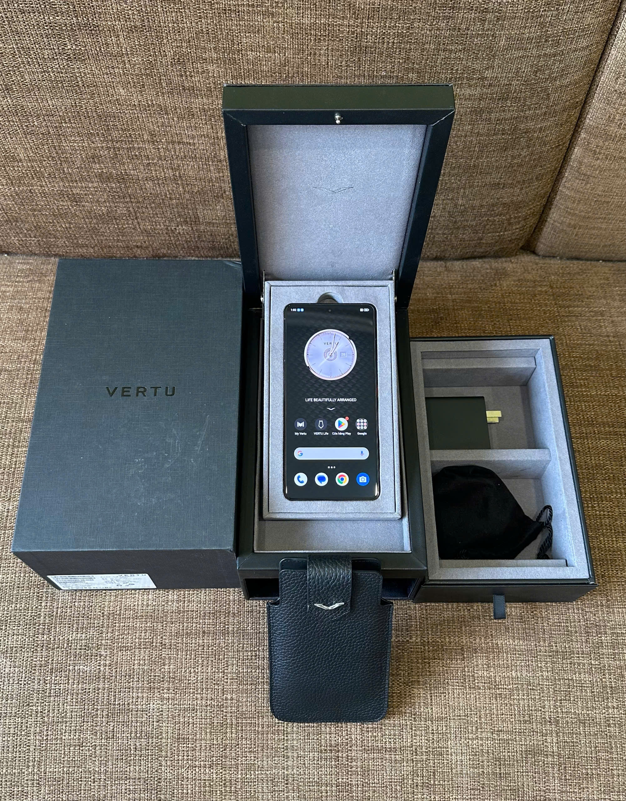 Điện thoại METAVERTU 2 da cá sấu xanh 99% fullbox (8)