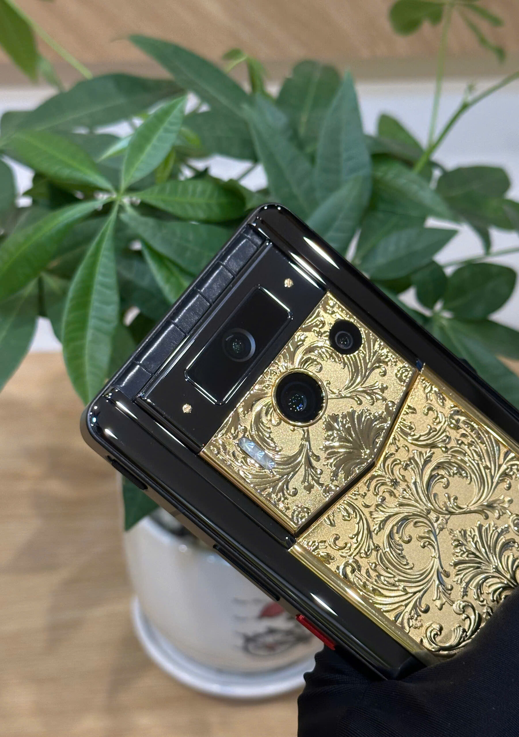 METAVERTU 2nd Generation lưng gold hoa văn Limited (1)