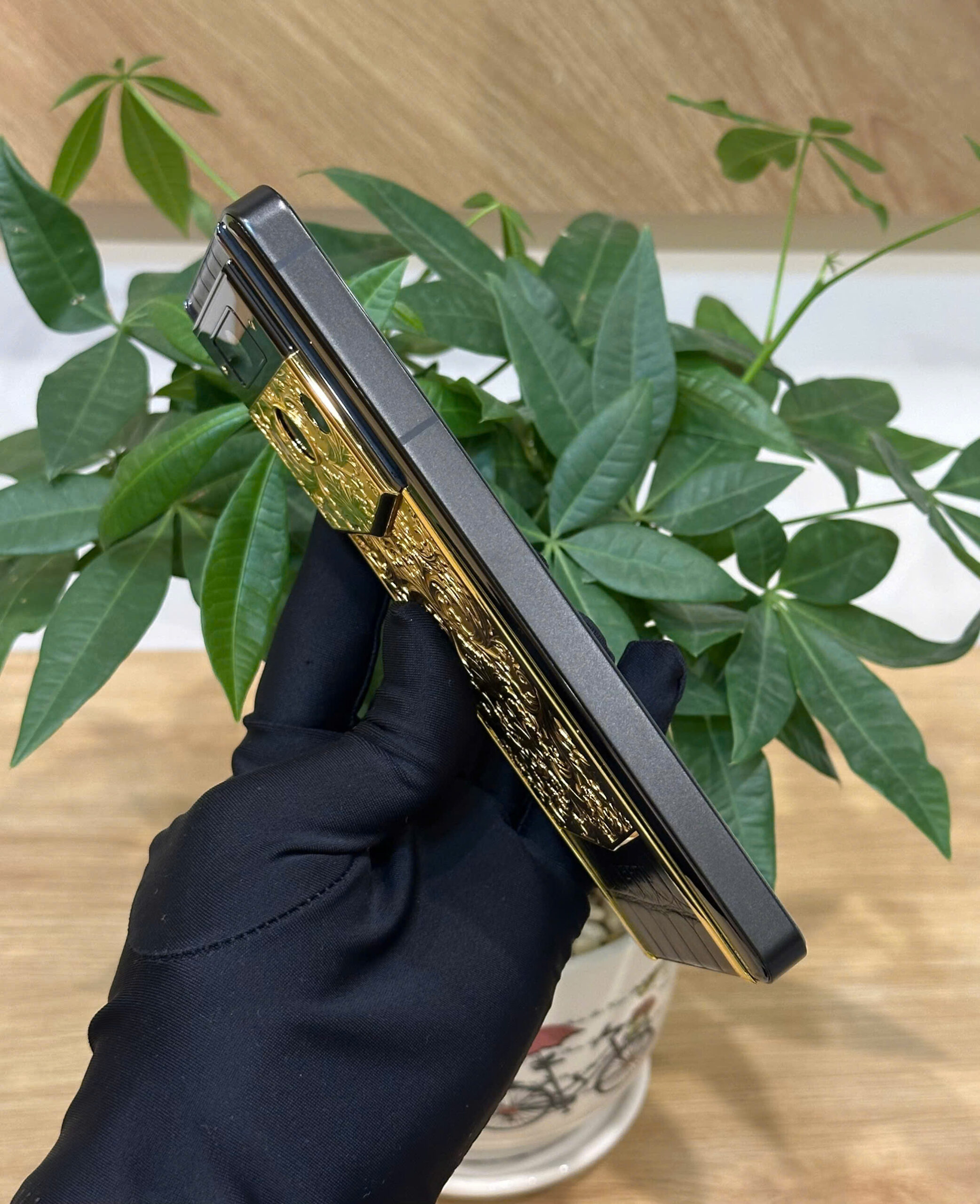 METAVERTU 2nd Generation lưng gold hoa văn Limited (2)