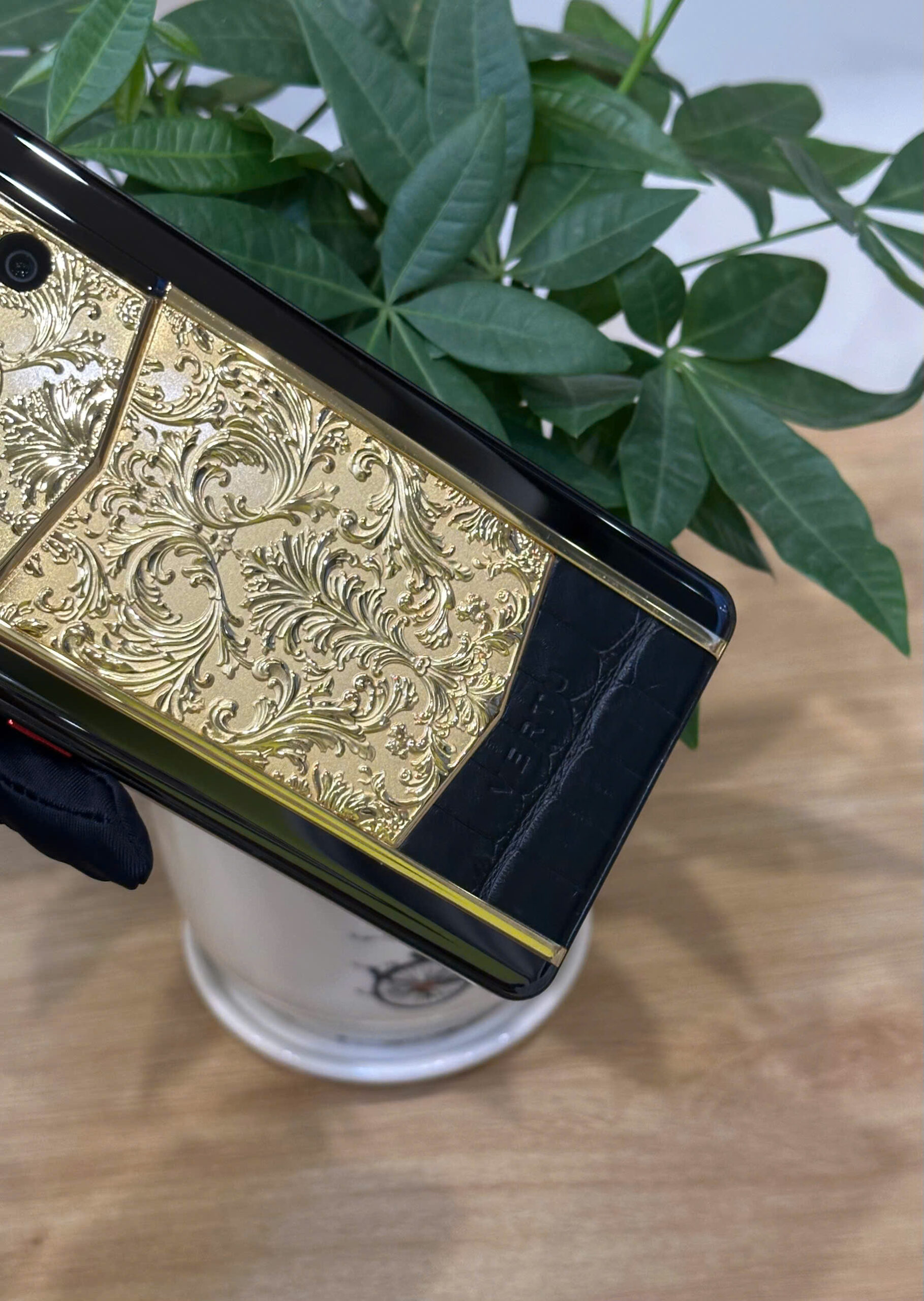 METAVERTU 2nd Generation lưng gold hoa văn Limited (3)
