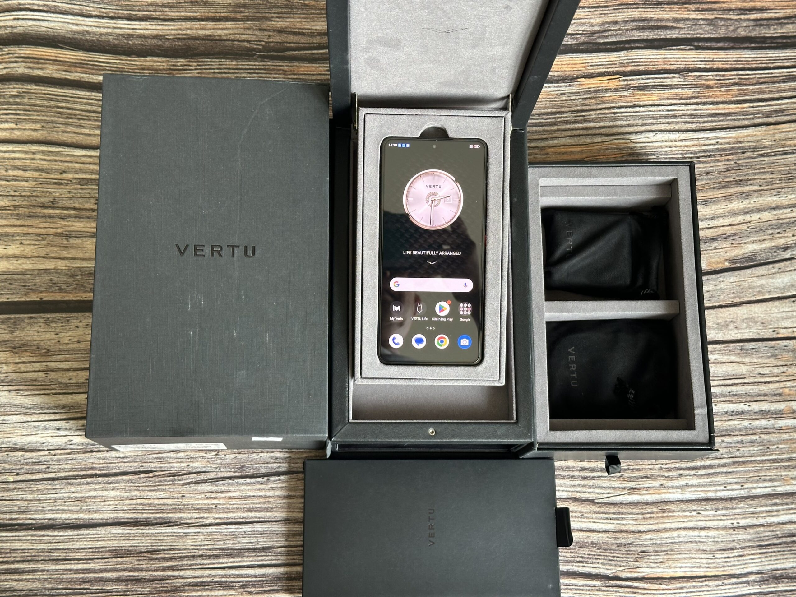 dien-thoai-vertu-meta-2-vien-soc-dep-99-7