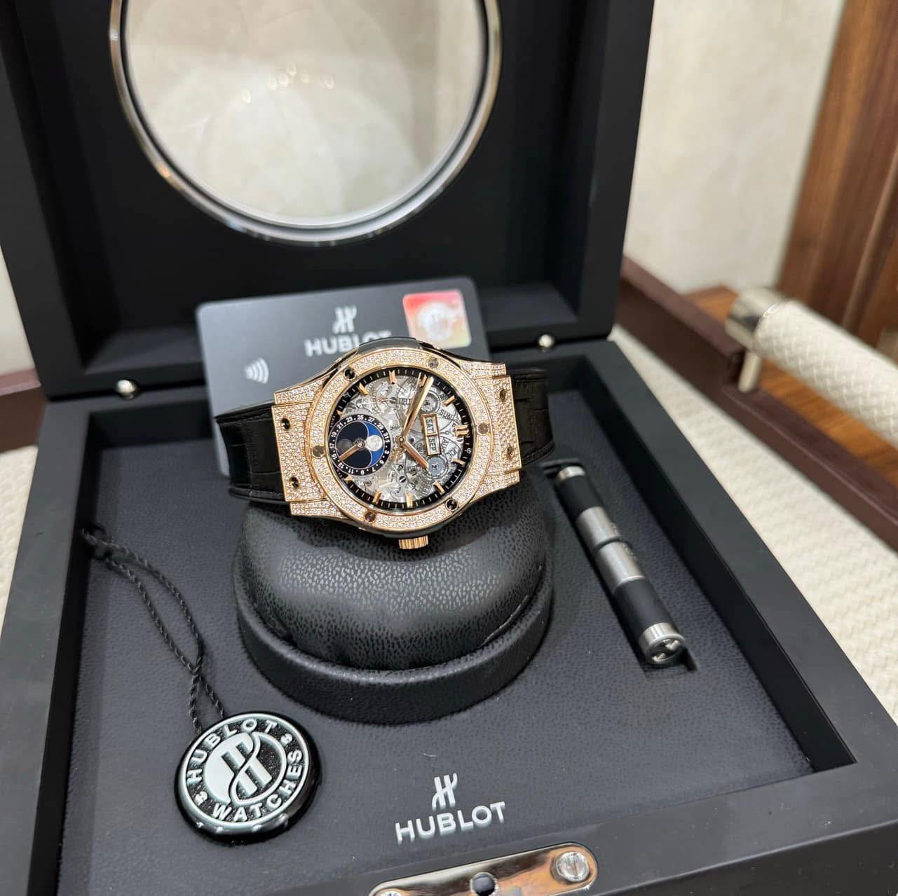 Đồng Hồ Hublot Classic Fusion Aerofusion Moonphase King Gold Dimonds 42mm 3