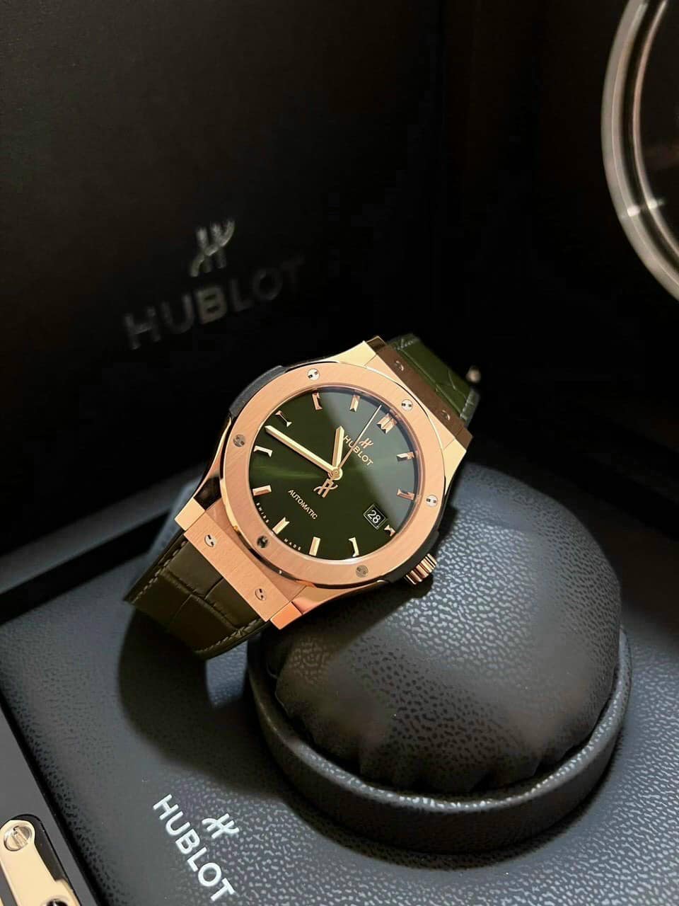 Đồng Hồ Hublot Classic Fusion Automatic King Gold Green 42 mm 3