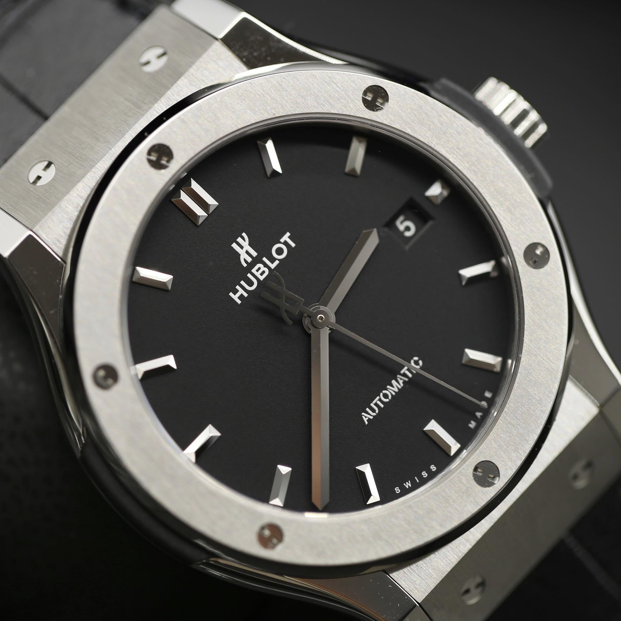 Đồng Hồ Hublot Classic Fusion Black Titanium 3