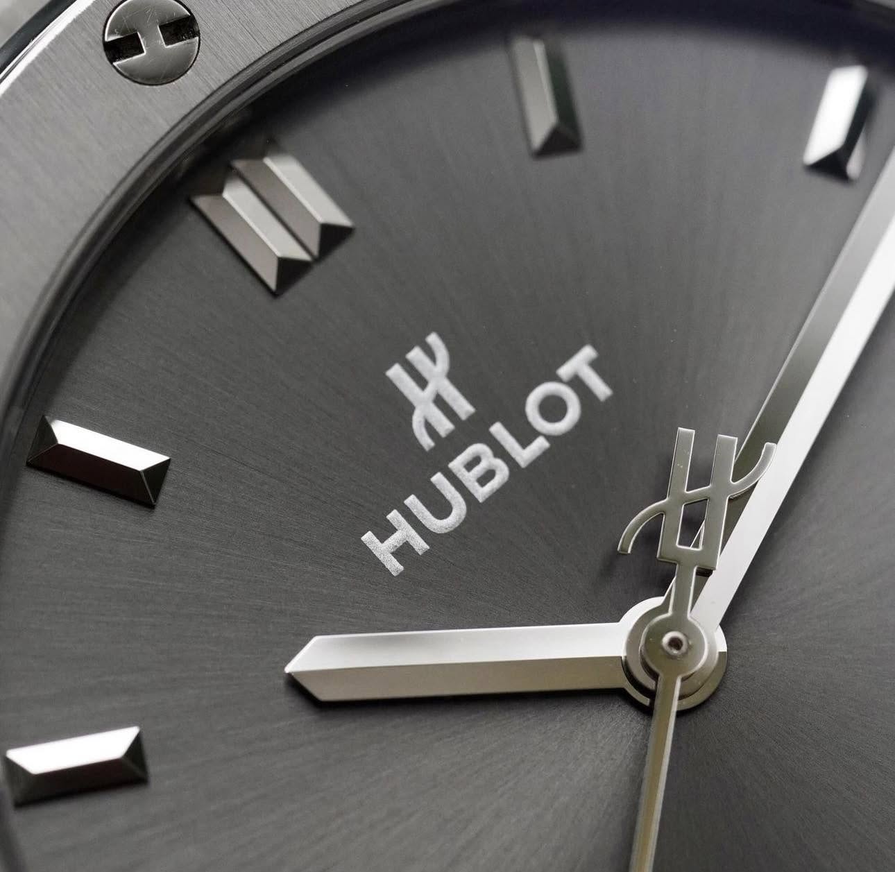 Đồng Hồ Hublot Classic Fusion Titanium Grey 42mm 5