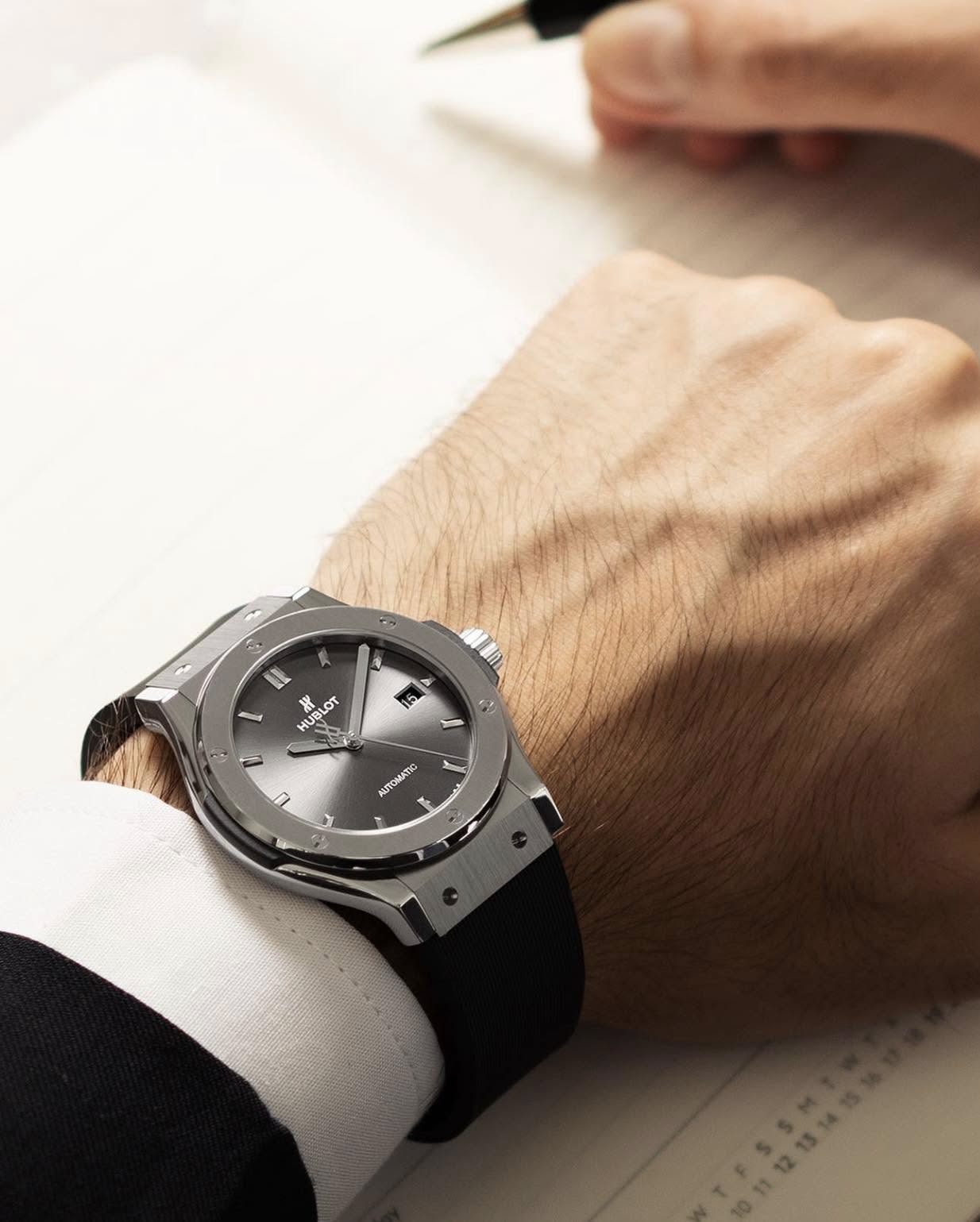 Đồng Hồ Hublot Classic Fusion Titanium Grey 42mm 6