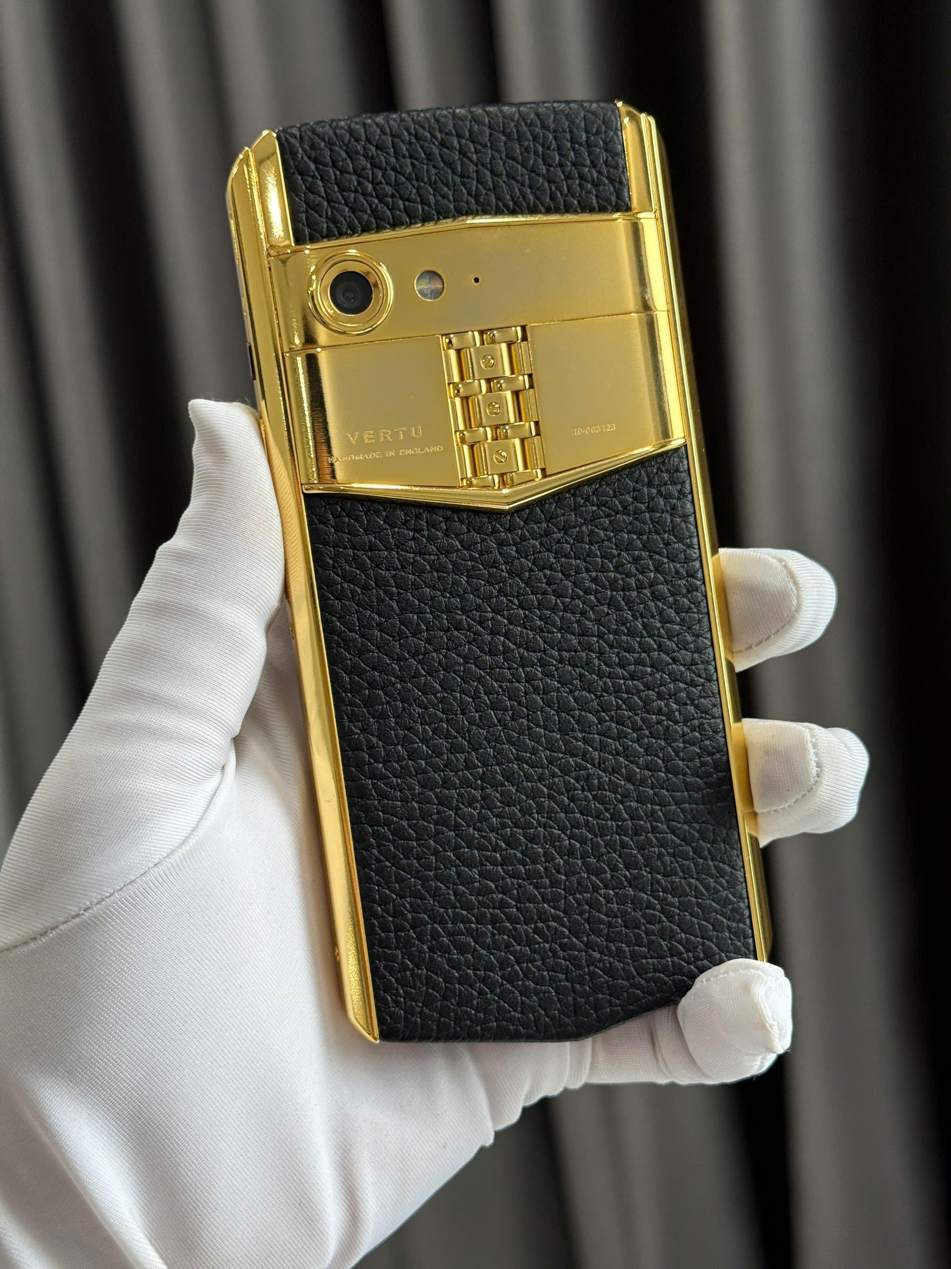 Vertu Aster P da bê đen mạ vàng 24k