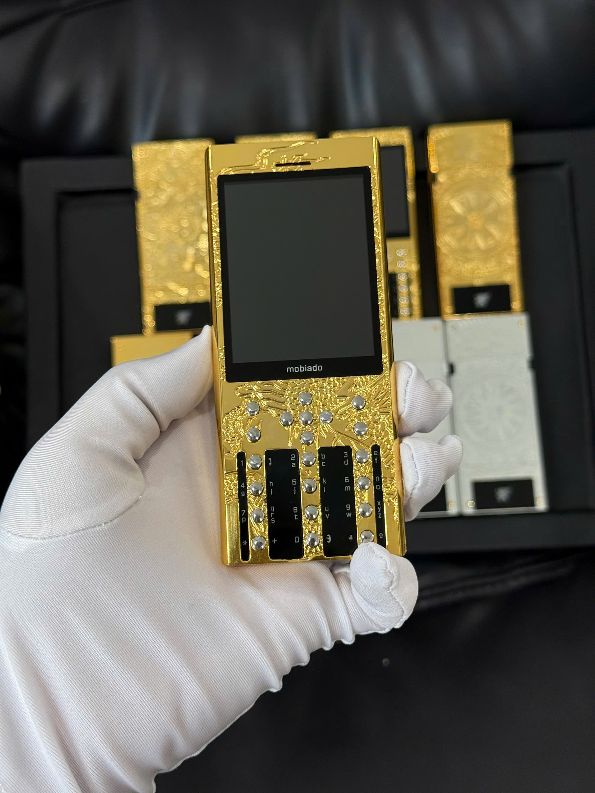 MOBIADO 3GCB DRAGON 4G 2 SIM GOLD – ĐIỆN THOẠI CHẾ TÁC ĐẲNG CẤP