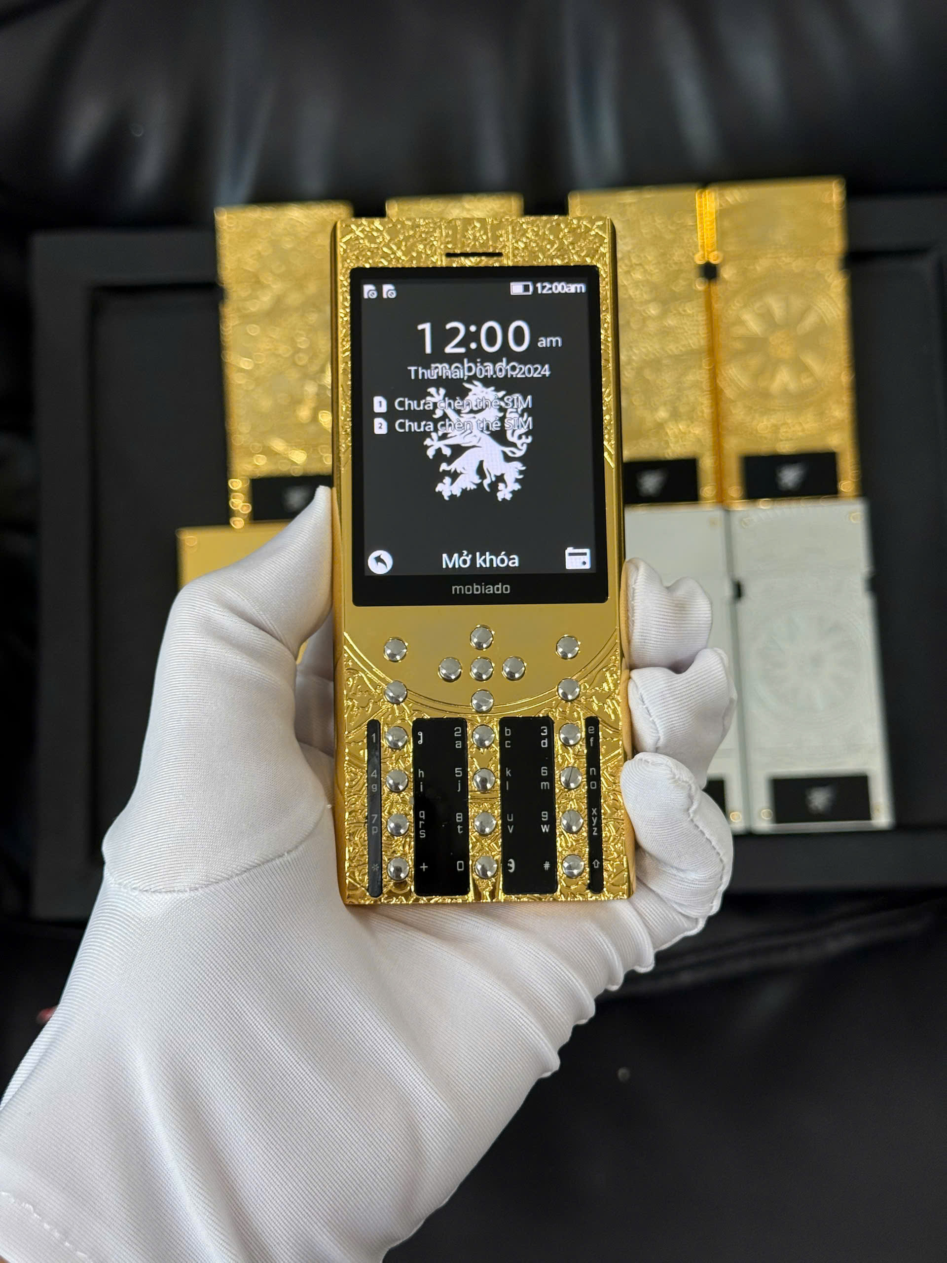 MOBIADO 3GCB RUSSIA 4G 2 SIM GOLD GIÁ 12 TRIỆU – ĐIỆN THOẠI CHẾ TÁC CAO CẤP